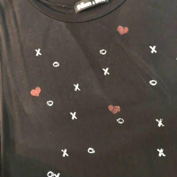 Cute tank top with XO❤️🖤 - Picture 3 of 4